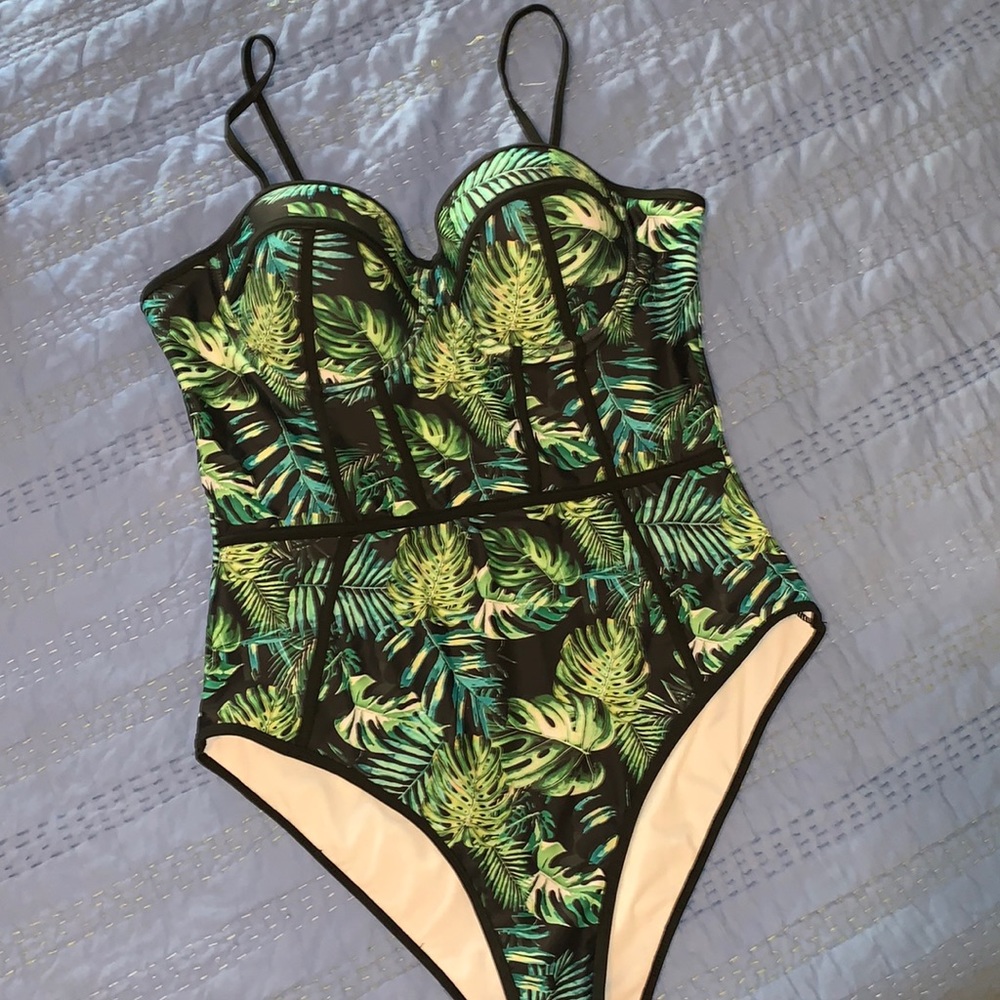 1X Green & Black Tropical Leaf Patterned One Piece Swimsuit